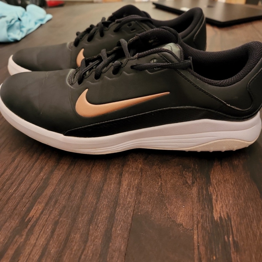 Womens Nike golf fit sole shoes size 9